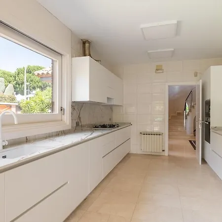 Sea View Villa With Spa & Bbq Badalona